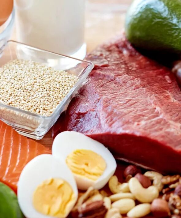 Gastritis-Diät Tabelle 4 beinhaltet die Verwendung von Eiern und magerem Fleisch